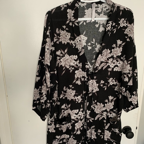 Kimono - Picture 1 of 1